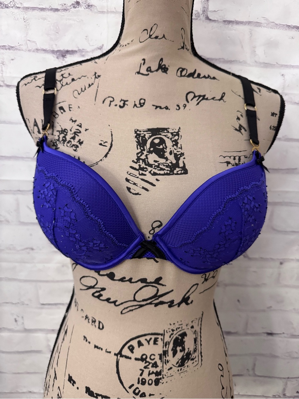 Victoria’s Secret Very Sexy Padded Demi Bra Size 32DD Purple Lace Bow Underwire